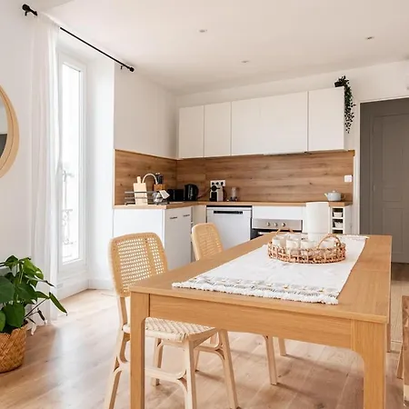Vue Sur Les Toits Au Coeur De Nimes, Clim, 6 Personnes نيم