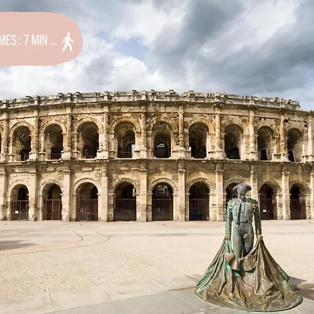 شقة Vue Sur Les Toits Au Coeur De Nimes, Clim, 6 Personnes