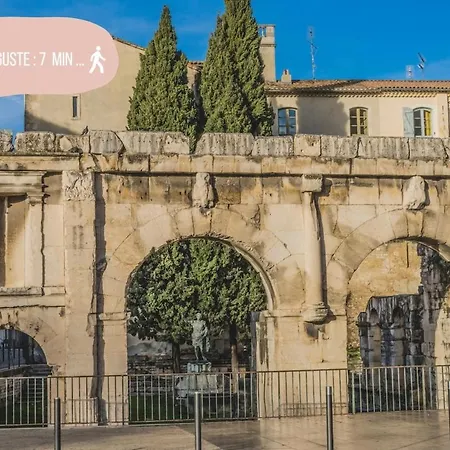 Vue Sur Les Toits Au Coeur De Nimes, Clim, 6 Personnes نيم