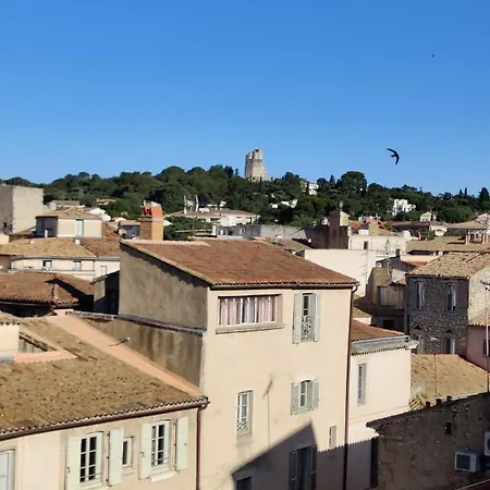 شقة Vue Sur Les Toits Au Coeur De Nimes, Clim, 6 Personnes *