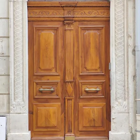Vue Sur Les Toits Au Coeur De Nimes, Clim, 6 Personnes شقة *