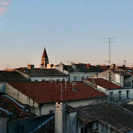 Vue Sur Les Toits Au Coeur De Nimes, Clim, 6 Personnes